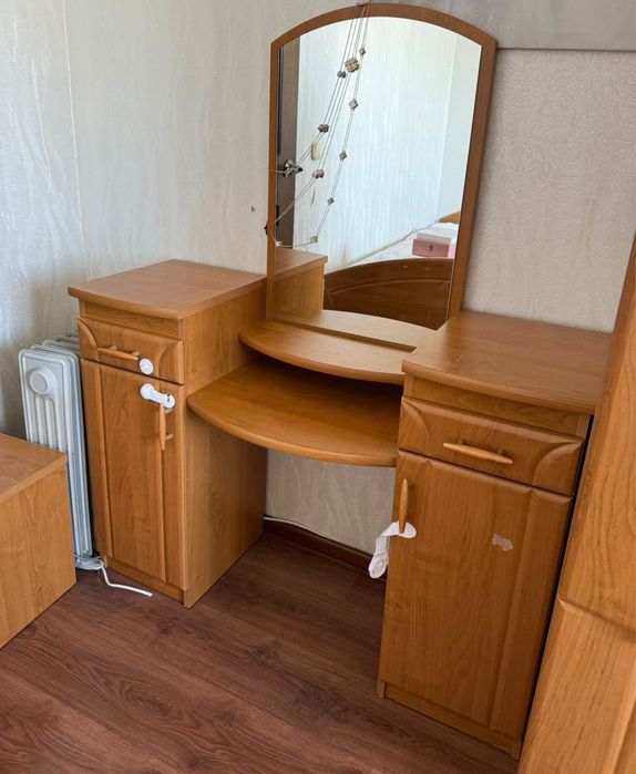 Продам спальный гарнитур