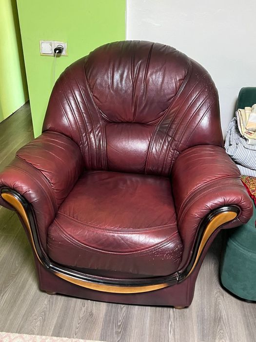 Продам кожаный диван оригинал