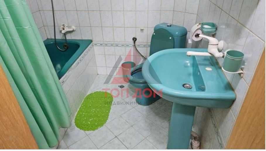 Дава се под наем Тристаен апартамент в Варна, Колхозен пазар - 118 кв.м за 612 € - Снимка #7