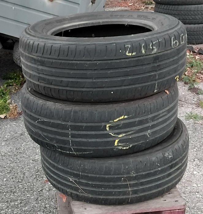 Гуми 215 60 16 Фалкен Falken 3 броя. Нов внос. Не са нови!