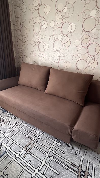 Yahshi holatda divan sotiladi