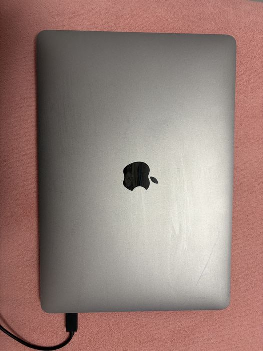 MacBook Pro 13” 2019 i5 2.4GHz / 16GB RAM / 256GB SSD / 4 Thunderbolt / Baterie excelenta