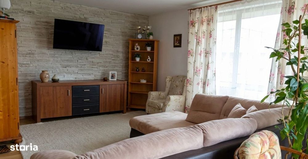 Duplex 120 mp, 4 camere, garaj si curte generoasa – Urusagului