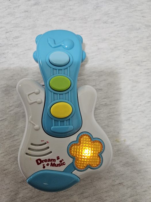 Музыкальные игрушки .