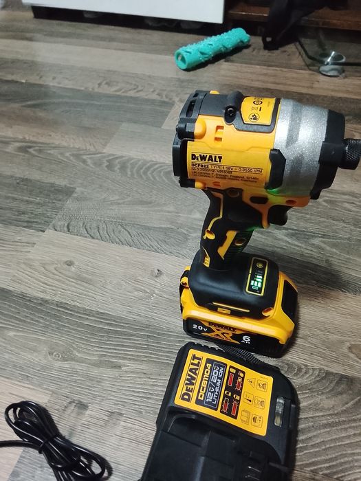 Impact DeWalt dcf922 cu baterie și încărcător. Produs NOU