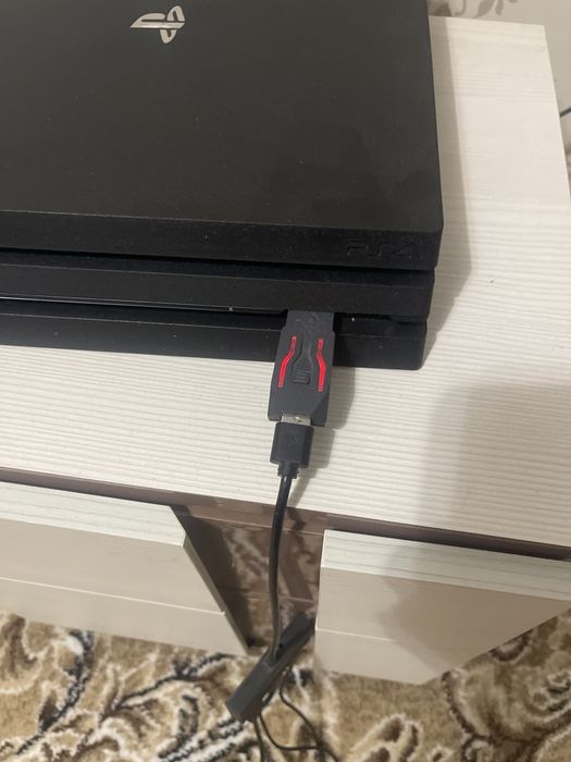 PS4 pro с двумя джойстиками