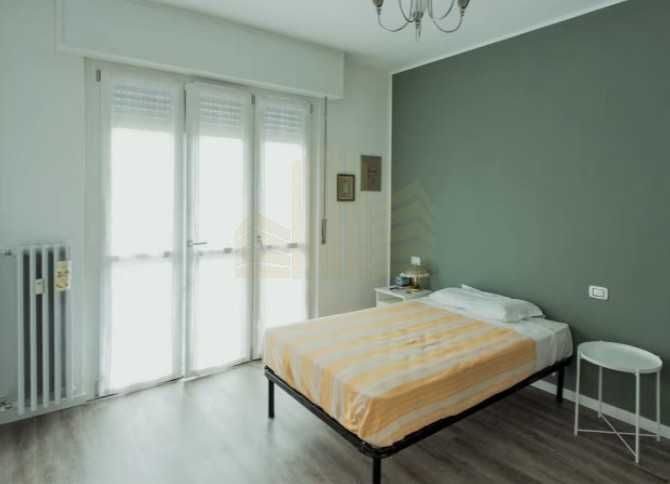 Дава се под наем Четиристаен апартамент в Пловдив, Център - 92 кв.м за 229.5 € - Снимка #1