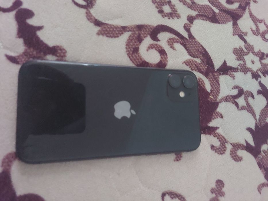 Vând iPhone 11..