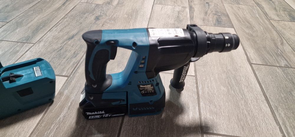 Акумулаторен перфоратор MAKITA DHR243