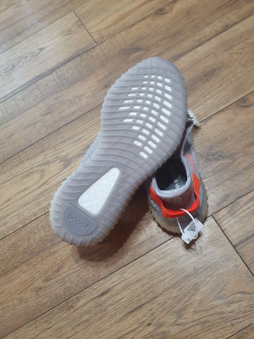 Vând adidasi yeezy boost