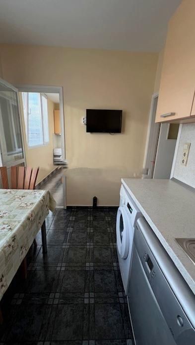 Дава се под наем Двустаен апартамент в София, Връбница 1 - 60 кв.м за 562 € - Снимка #3