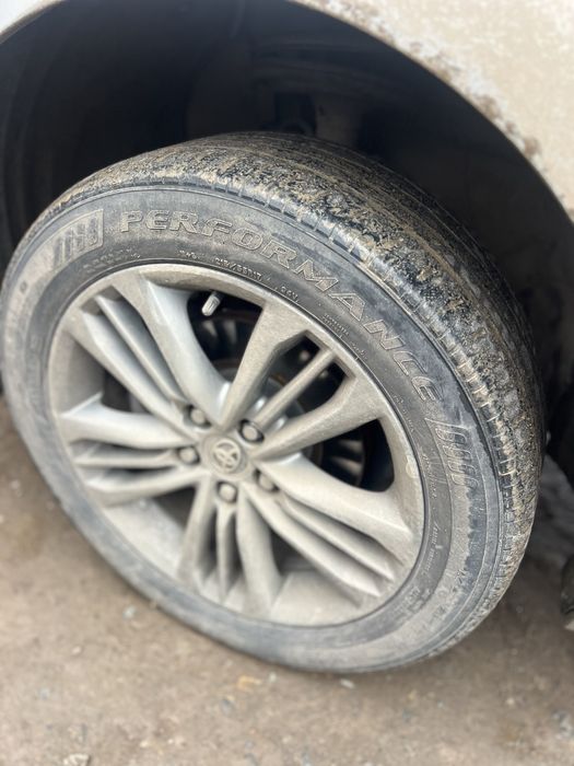 Шины 215/55/17 летние.