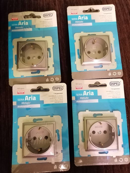 Единичен контакт шуко и двойна рамка