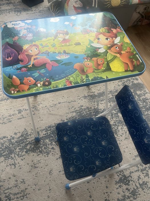 Детский стол и стульчик . .