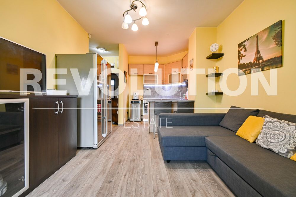 Дава се под наем Двустаен апартамент в София, Център - 61 кв.м за 664 € - Снимка #2