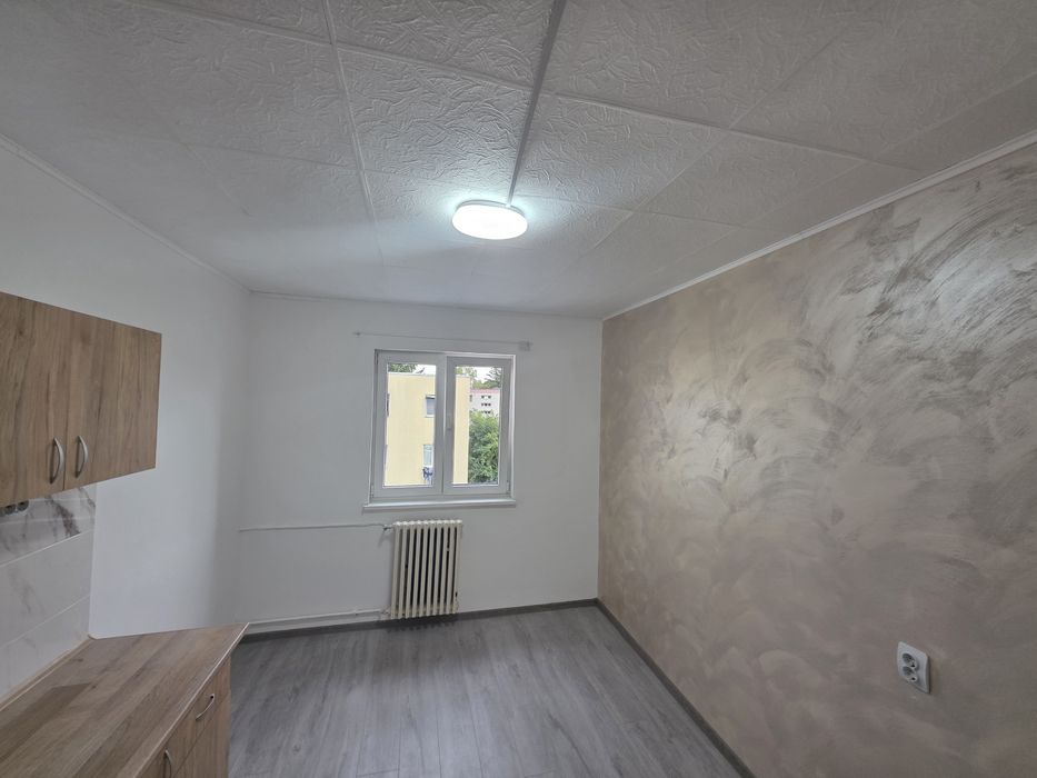 Închiriez cameră 10 mp + corp bucătărie | Brașov, Astra (Str. Înfrățirii) – 120 € (Încălzire ieftină)