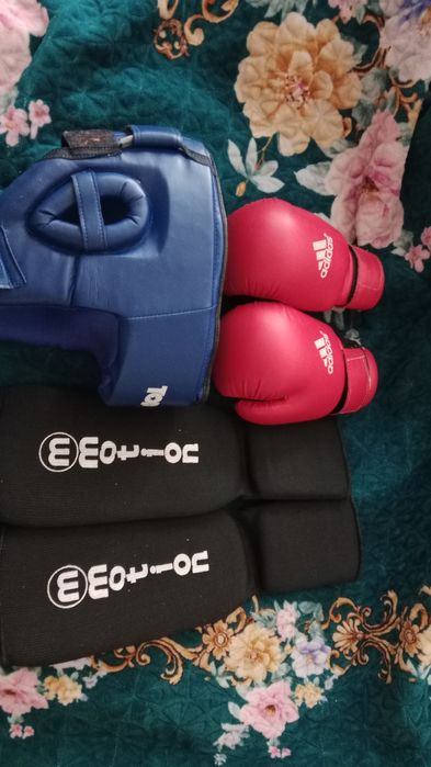 Бокс спорт перчатки