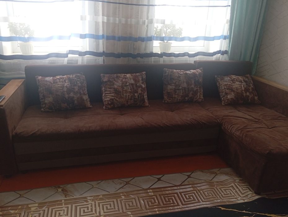 Продам диван нормальное состояние