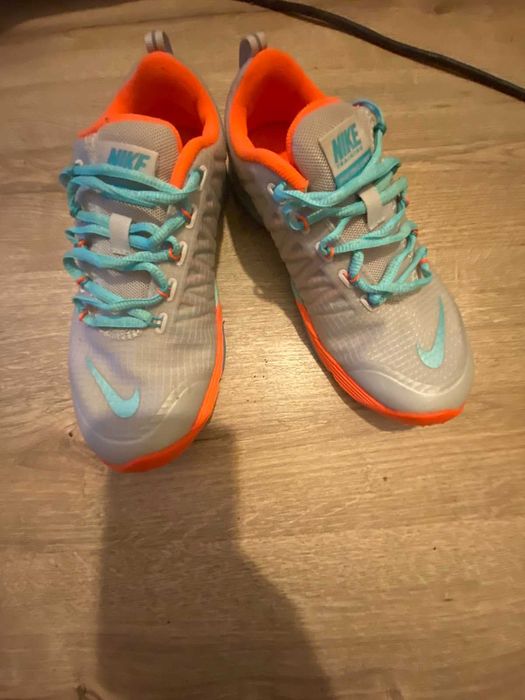 Продавам оригинални маратонки