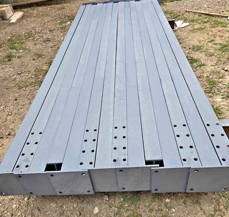 vând structură metalică cinci ferme 10 stâlpi structura are 10 cu 20 d