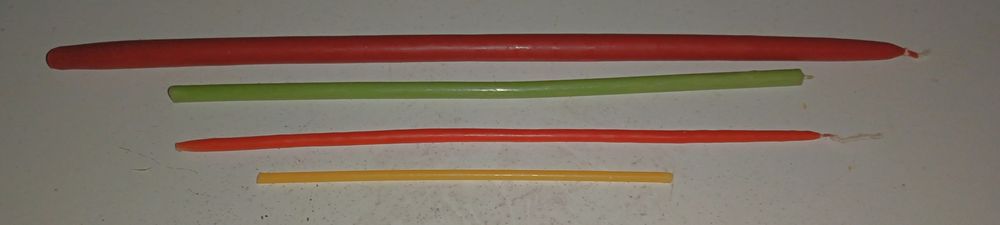 Продавам църковни свещички!