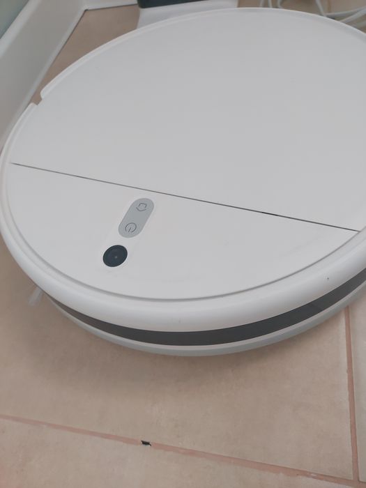 Современный робот-пылесос для чистоты в доме