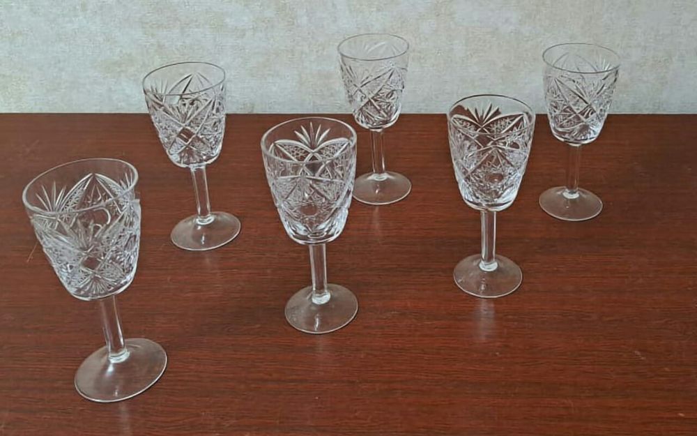 Хрустальные рюмки, фужеры