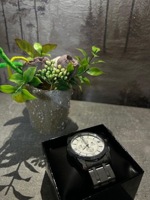 Продам Часы новые