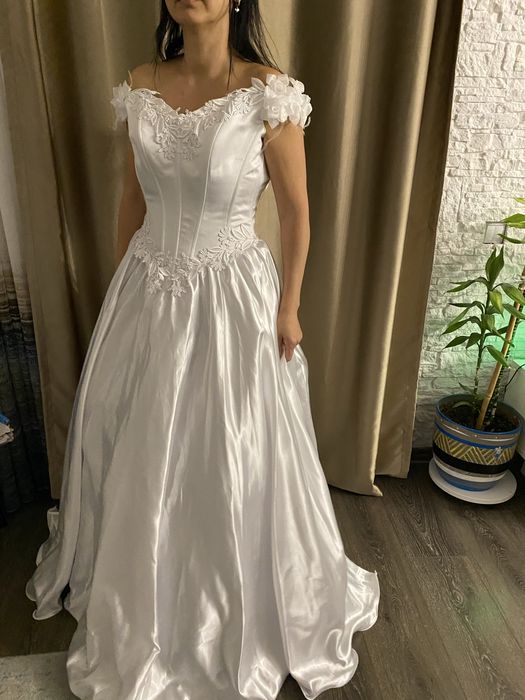 Rochie de mireasa noua