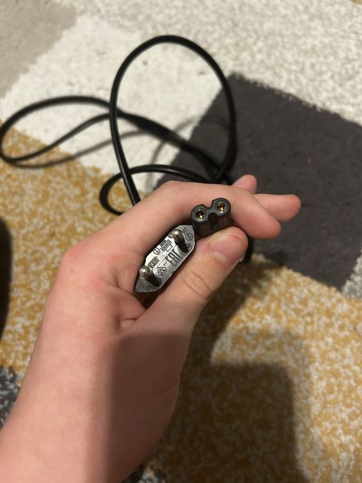 playstation 4 slim cu 2 manete