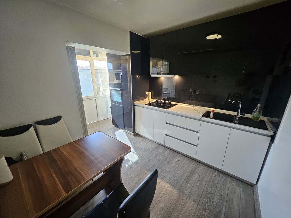 Apartament 3 camere zona 1 Mai - Pelendava de inchiriat