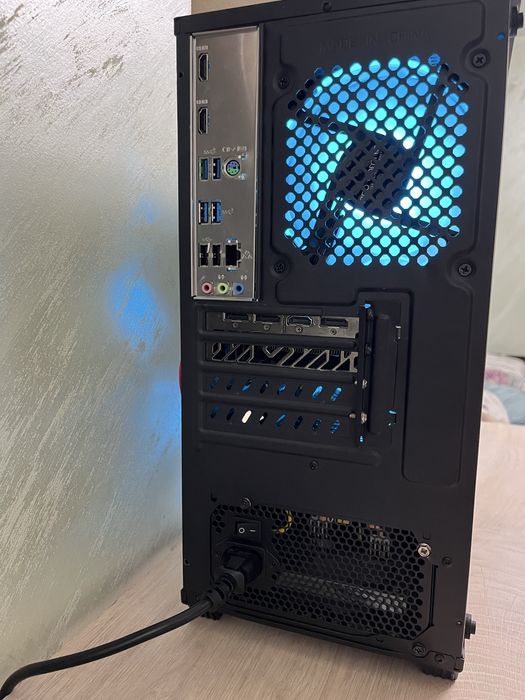 Геймърски компютър RX 6600 XT (8GB) / i3-10100F / 16GB RAM
