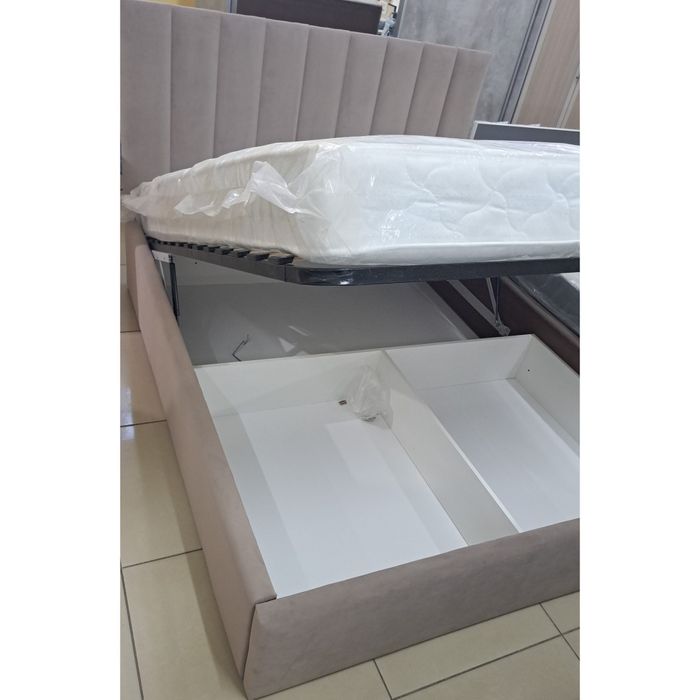 Новая кровать с матрасом