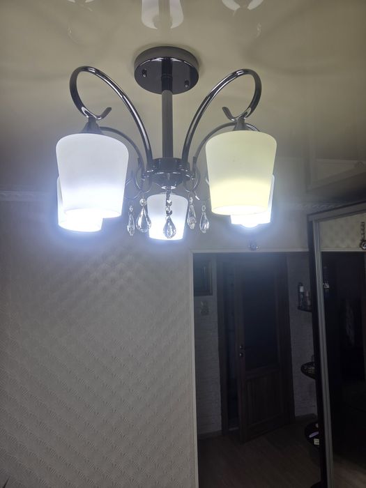 Продам люстру 5 рожковый