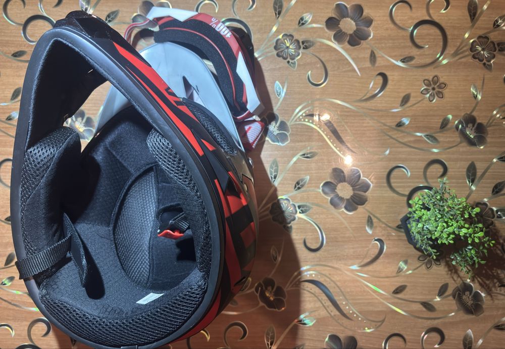 Каска FOX с очила 100%