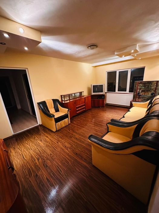 3 camere tiglina 3 si garaj