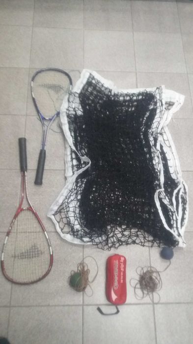 Комплект скуош-ракети,мрежи,топки.