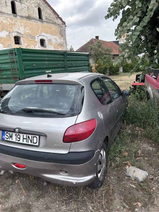 Vand peugoeut 204 citit descrierea