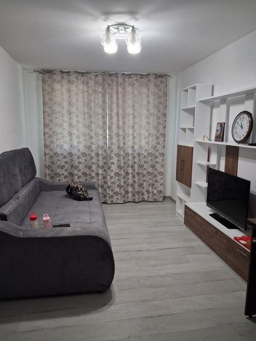 Închiriez apartament