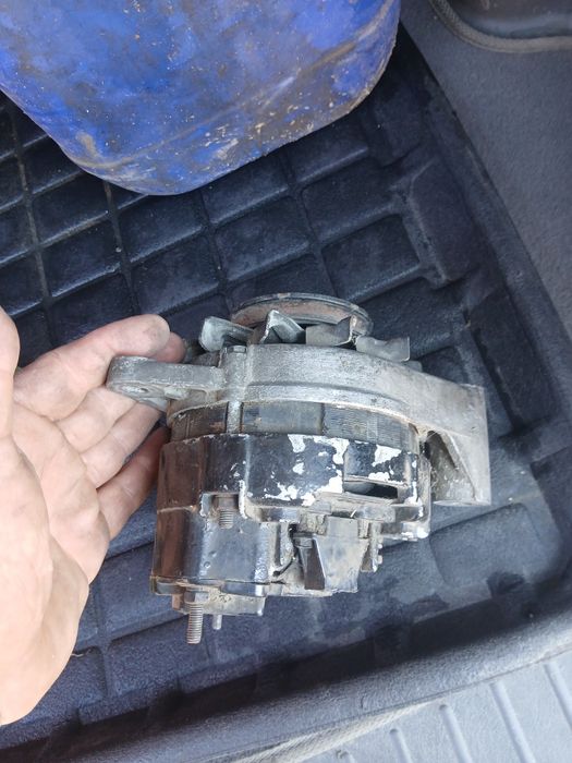 Vând alternator Românesc U650.