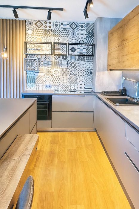 Дава се под наем Тристаен апартамент в Пловдив, Център - 126 кв.м за 997.05 € - Снимка #1