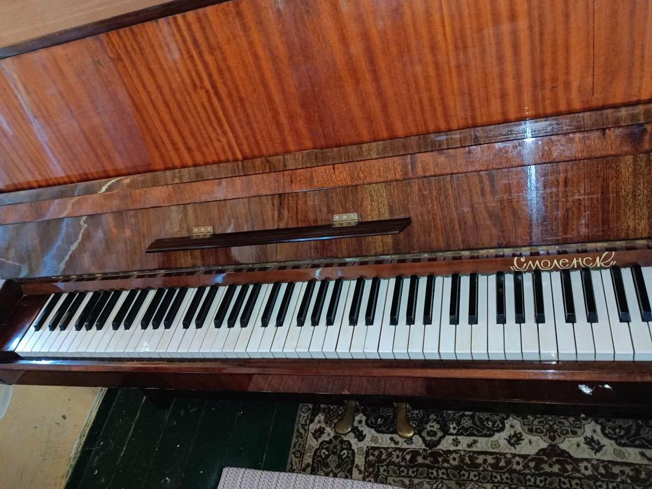 Руско пиано – класически корпус, топъл звук