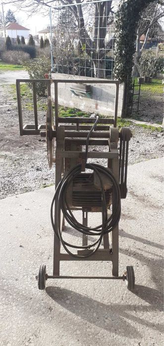 Мощен трифазен циркуляр за рязане на дърва