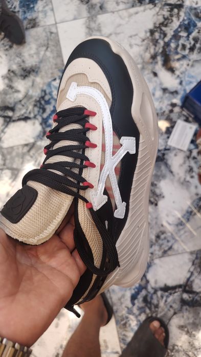 Adidasi off white