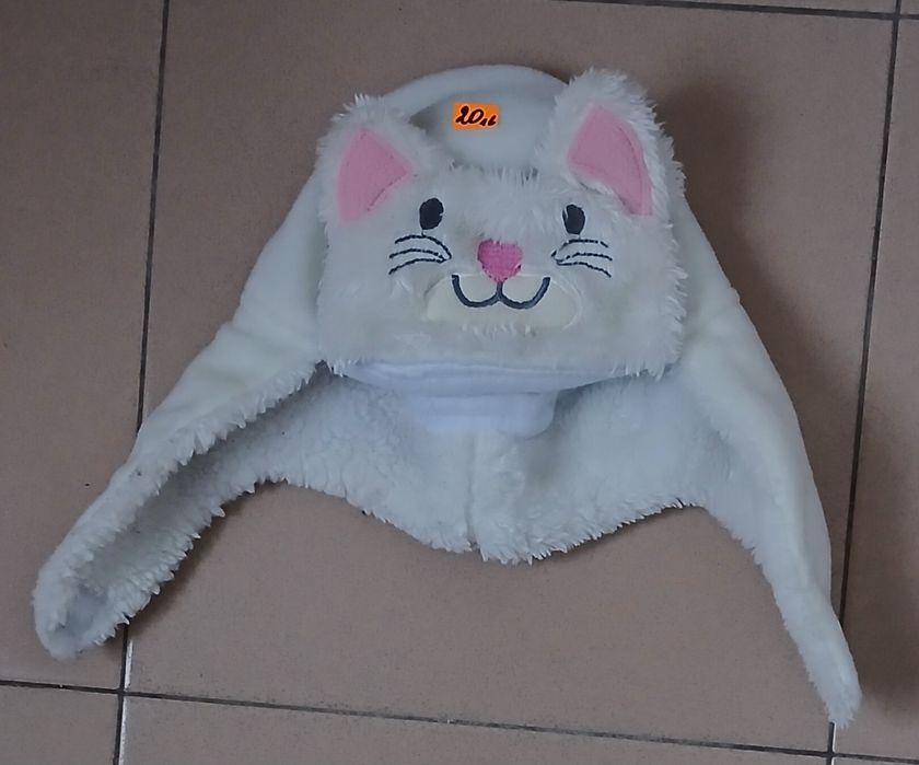 Бебешки и детски зимни шапки, зимни шалове и топли и меки наушници.