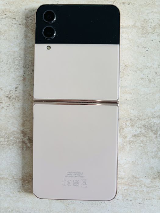Samsung Galaxy Z Flip4