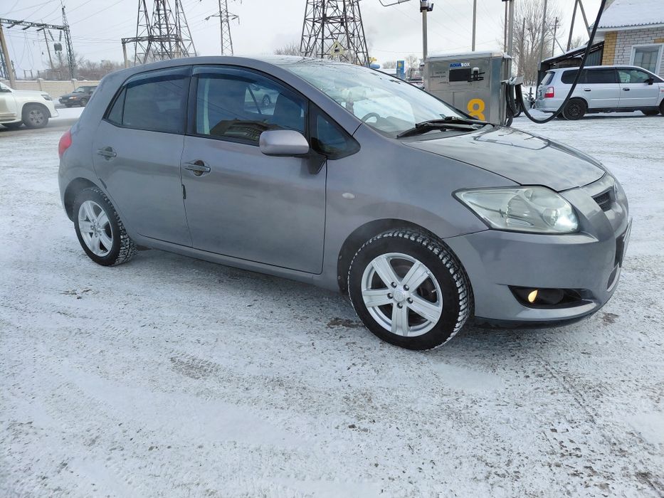 Тойота Аурис 2009 г.в.