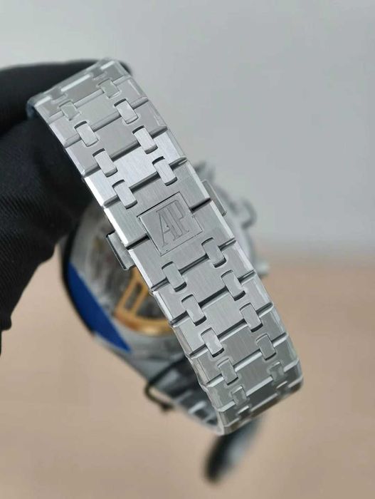 audemars piguet royal oak. blk