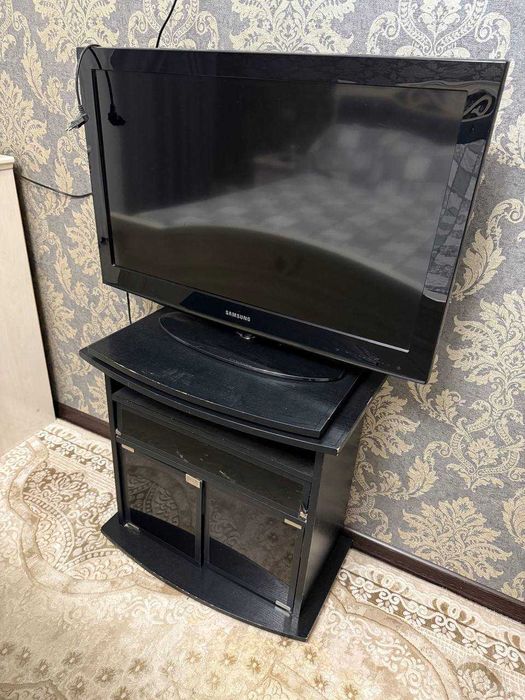 Продается телевизор Samsung (32") + тумба + DVD-плеер