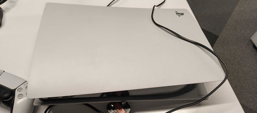 Продается Sony PlayStation 5 (версия с дисководом).